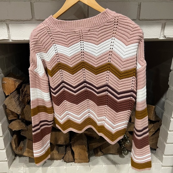 Multi Colored Cropped Knit Sweater with Scalloped Bottom- Juniors Size XL - Picture 5 of 8